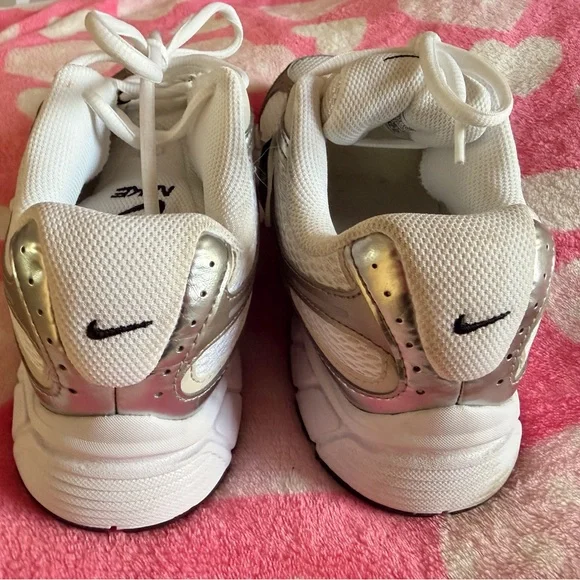 Nike women’s White and Silver Running Sneakers with Black Swoosh - Picture 2 of 6